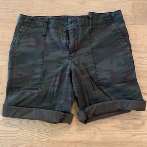 Sanctuary Camouflage Cargo Shorts Size 27